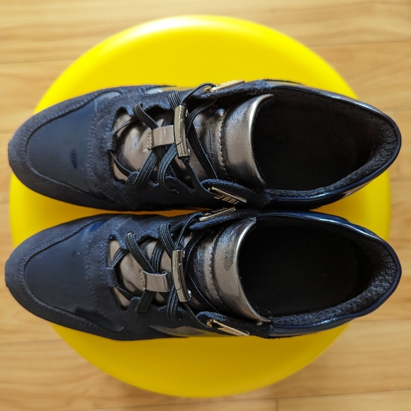 Gently used GEOX Navy Blue Sneakers size 5, EU 35 - Picture 4 of 11